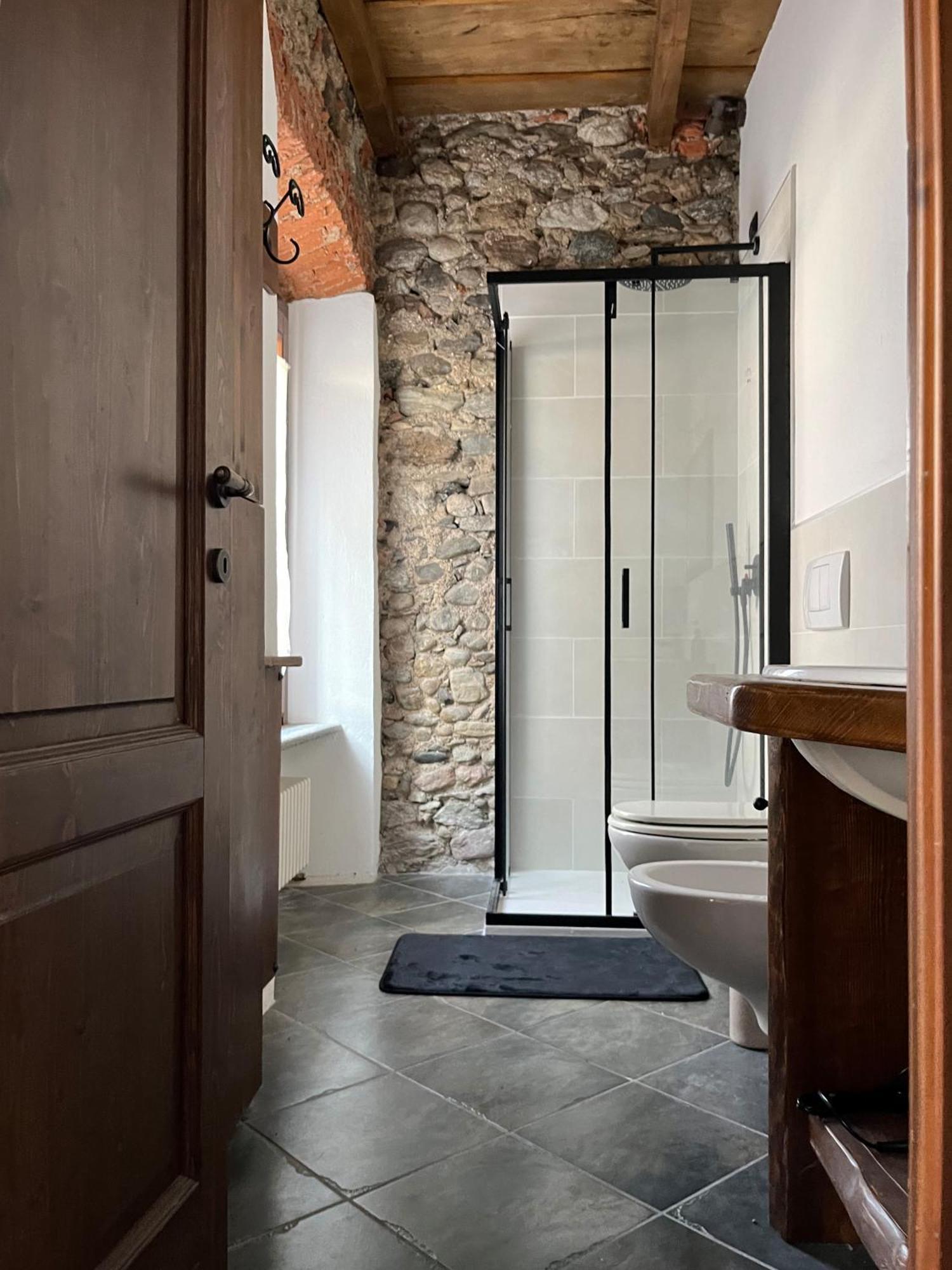 Robin'S Nest Hotel Paruzzaro Kültér fotó